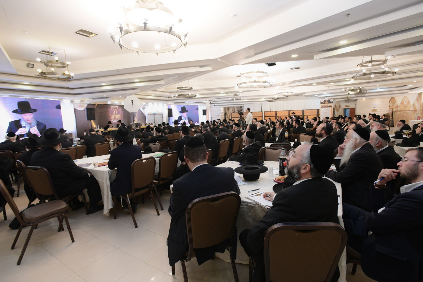 "ר"מ צריך להיות אוהב את הבריות; עם אהבה הוא משפיע"