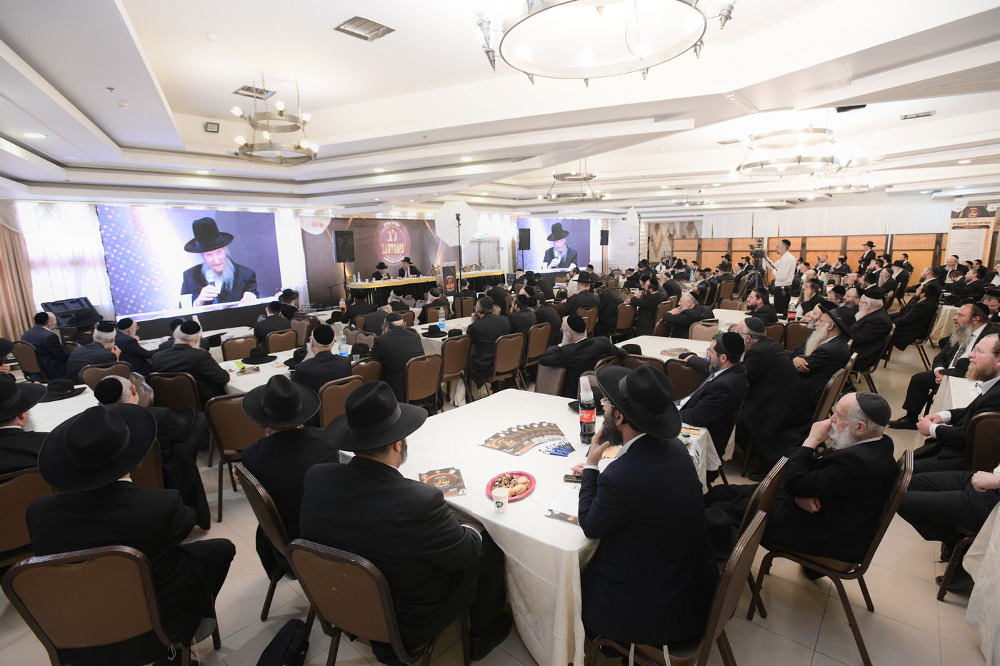 "ר"מ צריך להיות אוהב את הבריות; עם אהבה הוא משפיע"