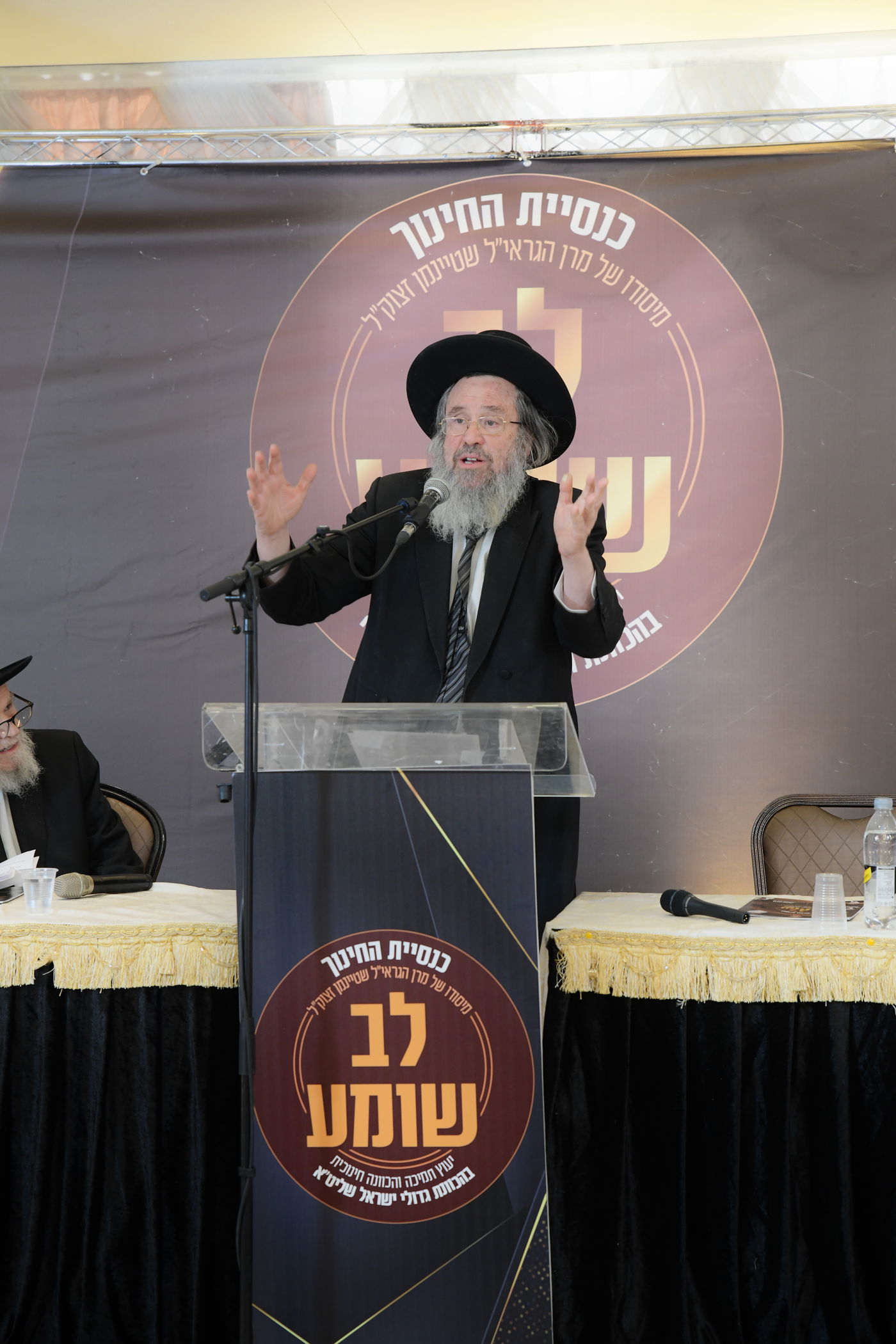 "ר"מ צריך להיות אוהב את הבריות; עם אהבה הוא משפיע"