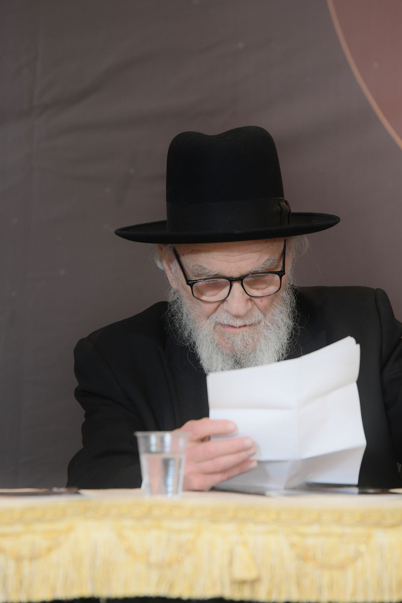 "ר"מ צריך להיות אוהב את הבריות; עם אהבה הוא משפיע"