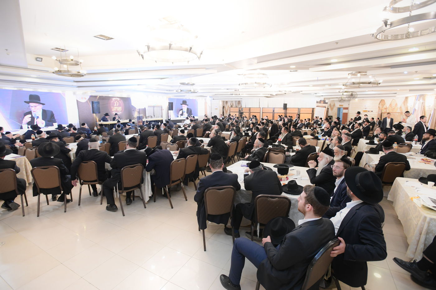 "ר"מ צריך להיות אוהב את הבריות; עם אהבה הוא משפיע"