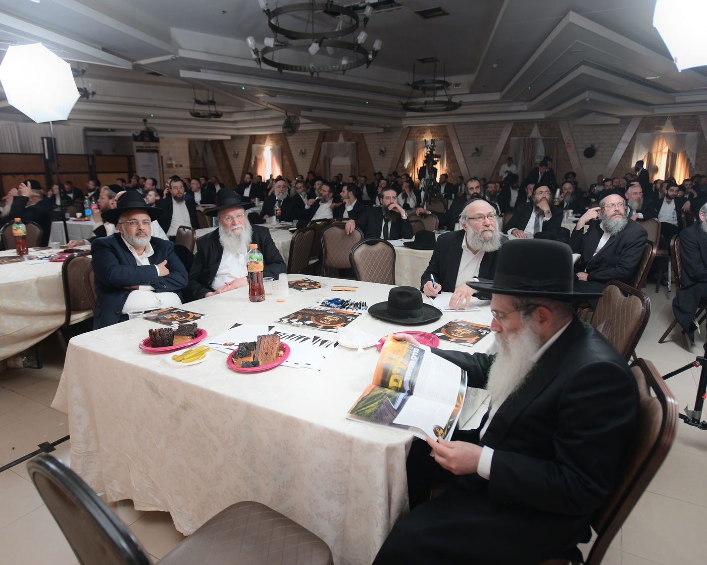 "ר"מ צריך להיות אוהב את הבריות; עם אהבה הוא משפיע"