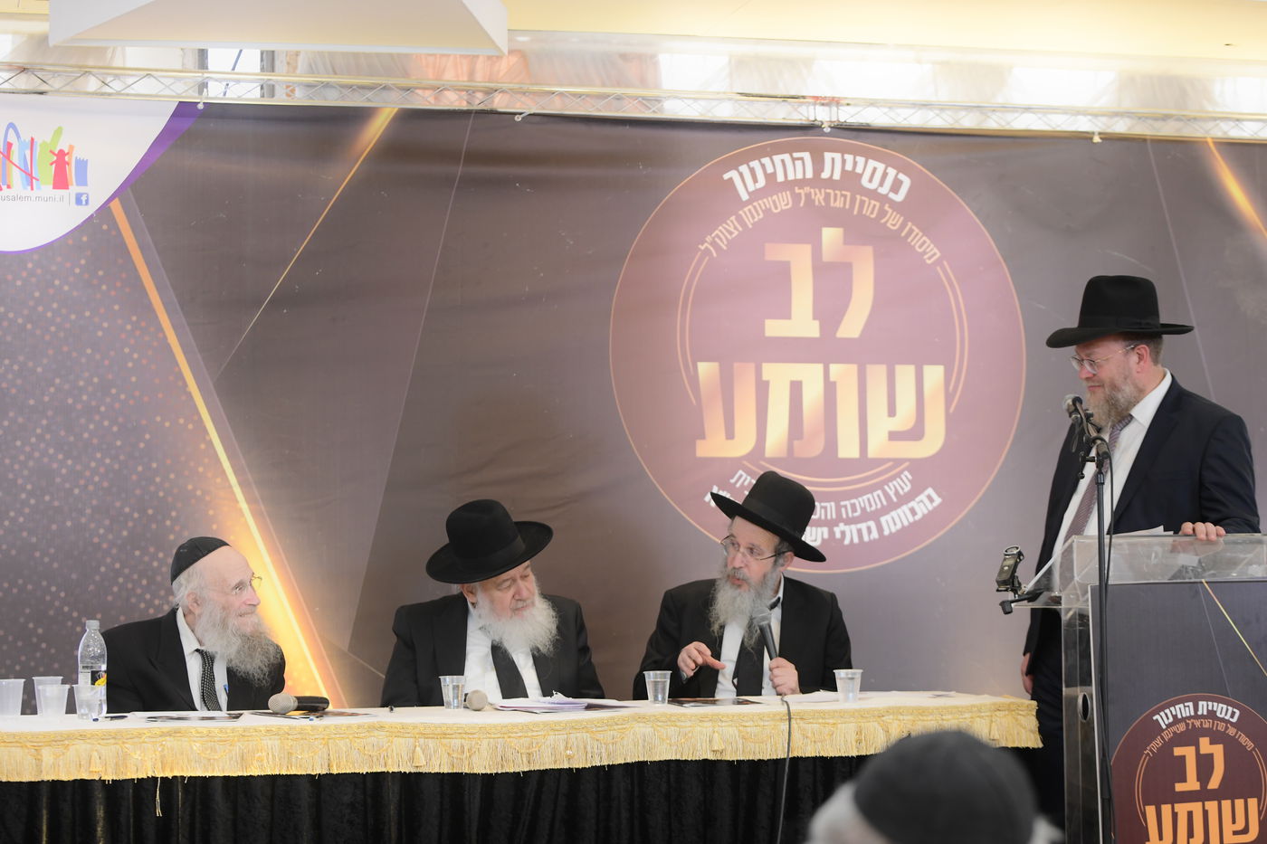 "ר"מ צריך להיות אוהב את הבריות; עם אהבה הוא משפיע"