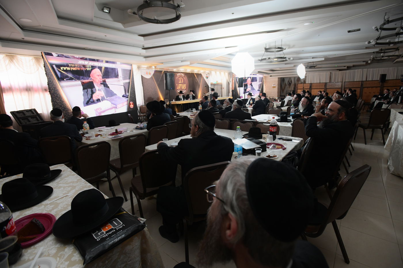 "ר"מ צריך להיות אוהב את הבריות; עם אהבה הוא משפיע"