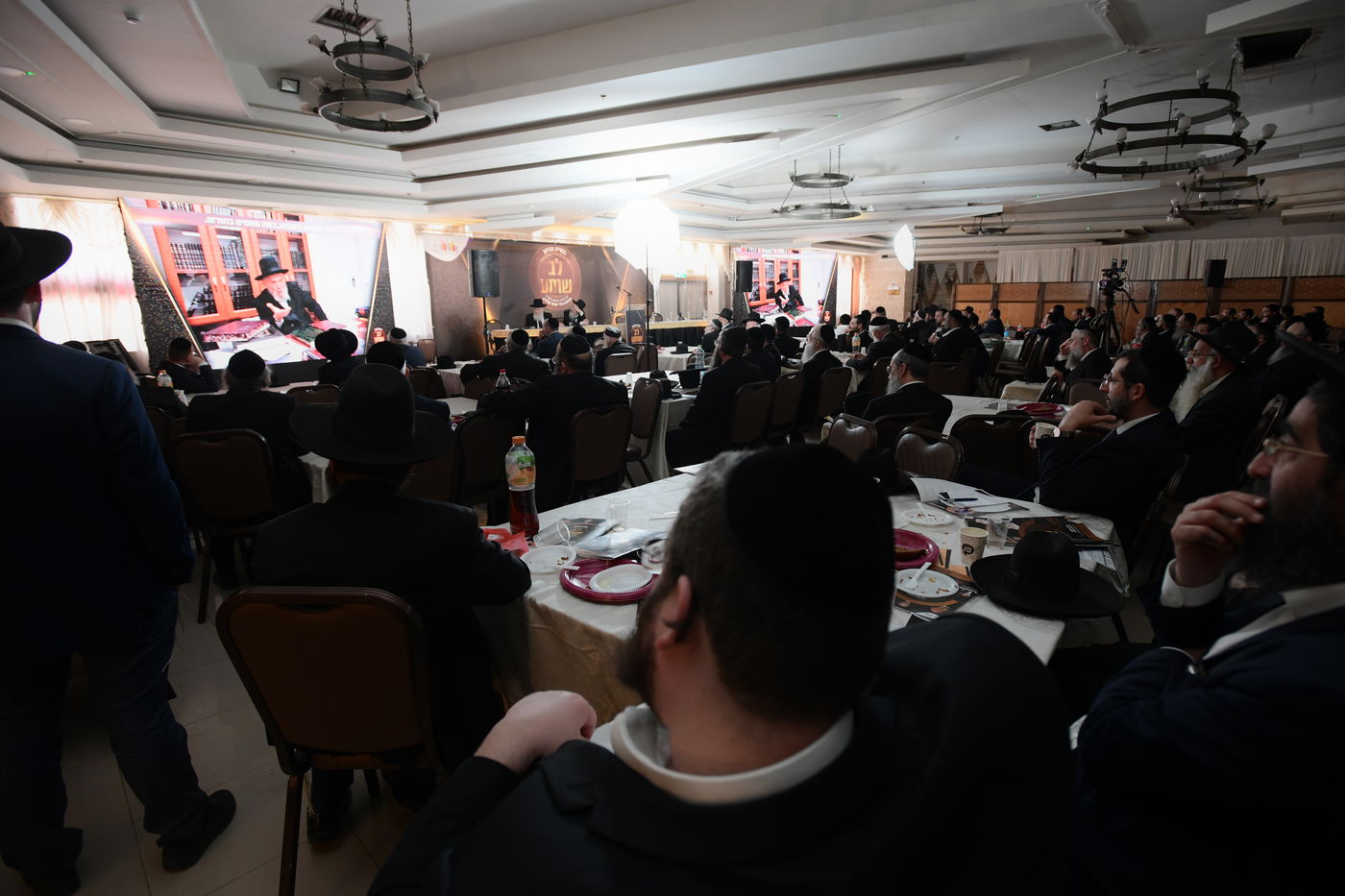 "ר"מ צריך להיות אוהב את הבריות; עם אהבה הוא משפיע"