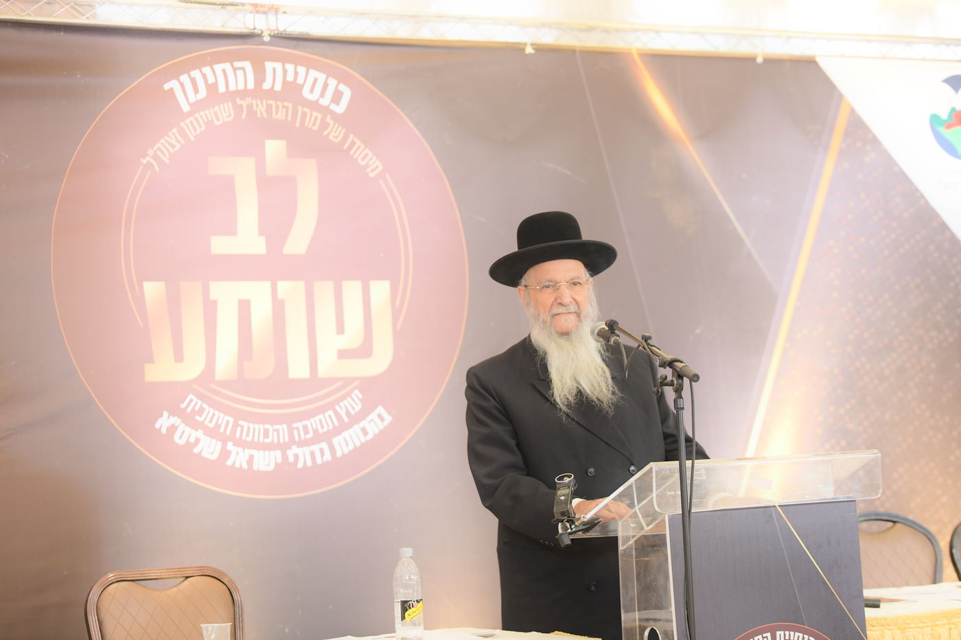 "ר"מ צריך להיות אוהב את הבריות; עם אהבה הוא משפיע"