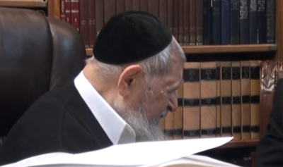 תיעוד נדיר: כשמרן ספד לבנו חכם יעקב • צפו