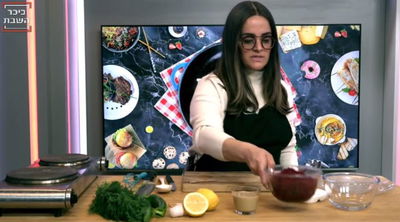 השלם גדול מסך חלקיו: סלט טחינה עם "ספגטי" סלק