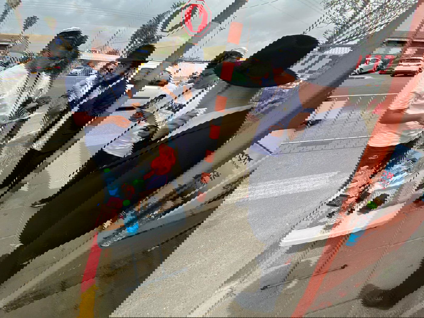 תיעוד מרגש: בני המשפחות השכולות וחיילי צה"ל מניחים תפילין לזכרם של הקדושים