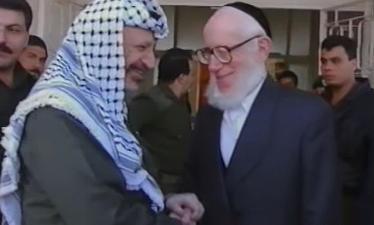 ר' משה הירש עם יאסר ערפאת; ארכיון