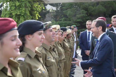 האזינו לברכת הנשיא, הבוקר