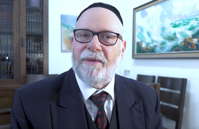 אריה ברונר שר ומדבר על פרשת אמור