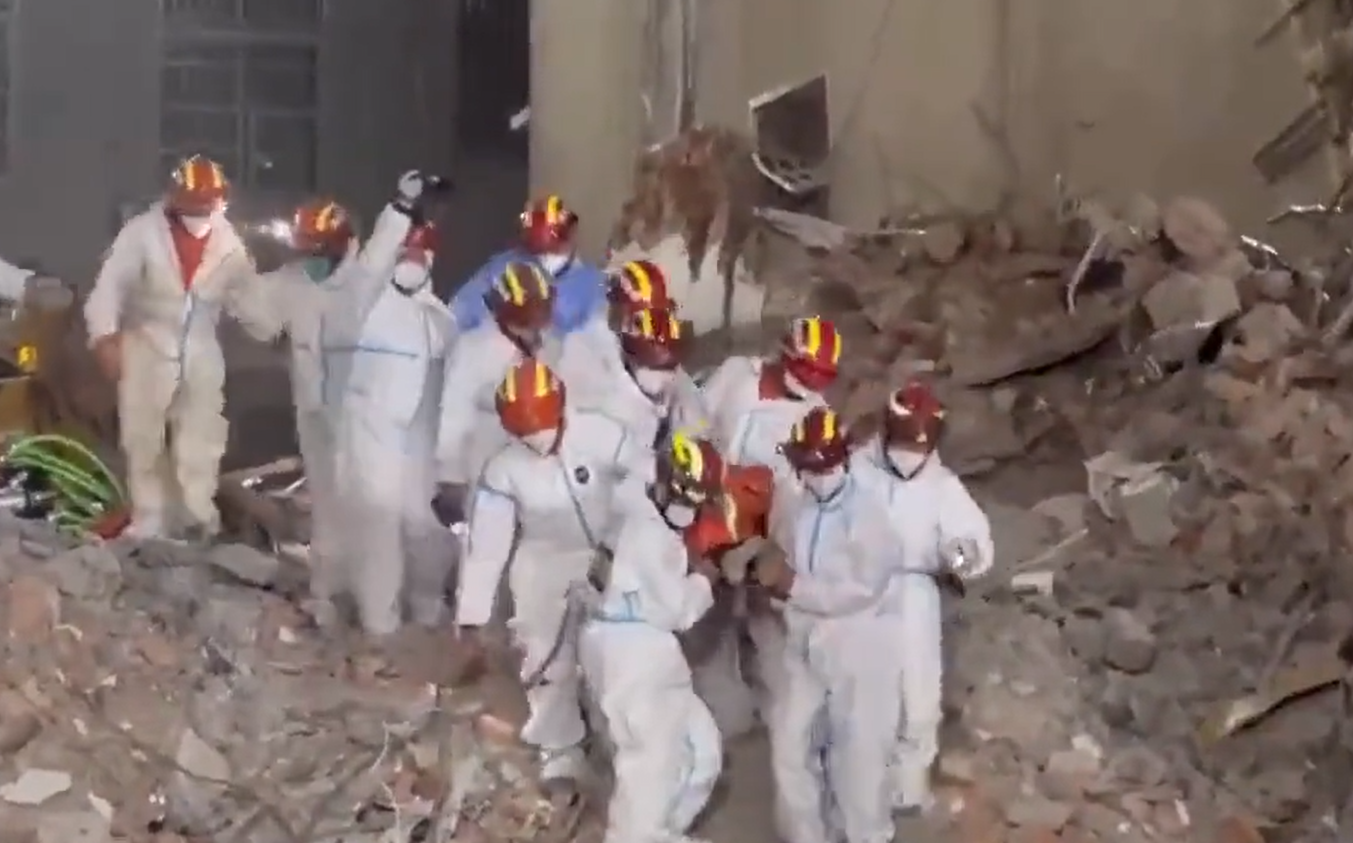 חולצה בחיים אחרי 6 ימים מתחת להריסות