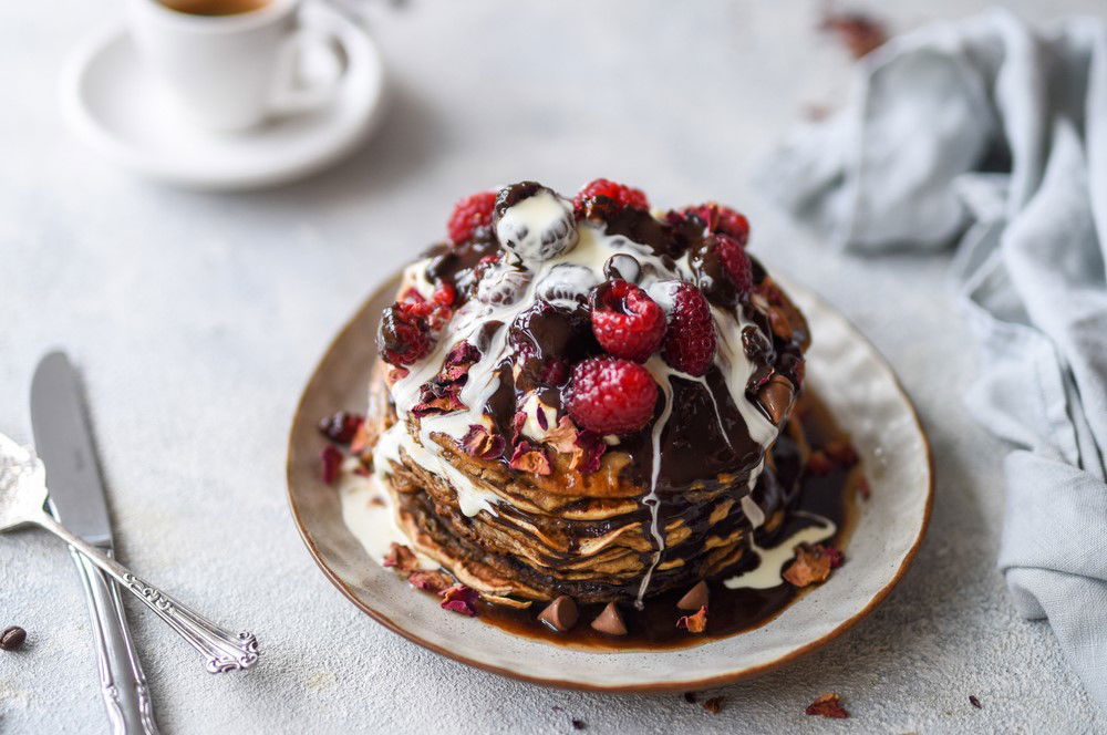 פנקייק קפה עם רוטב מוקה