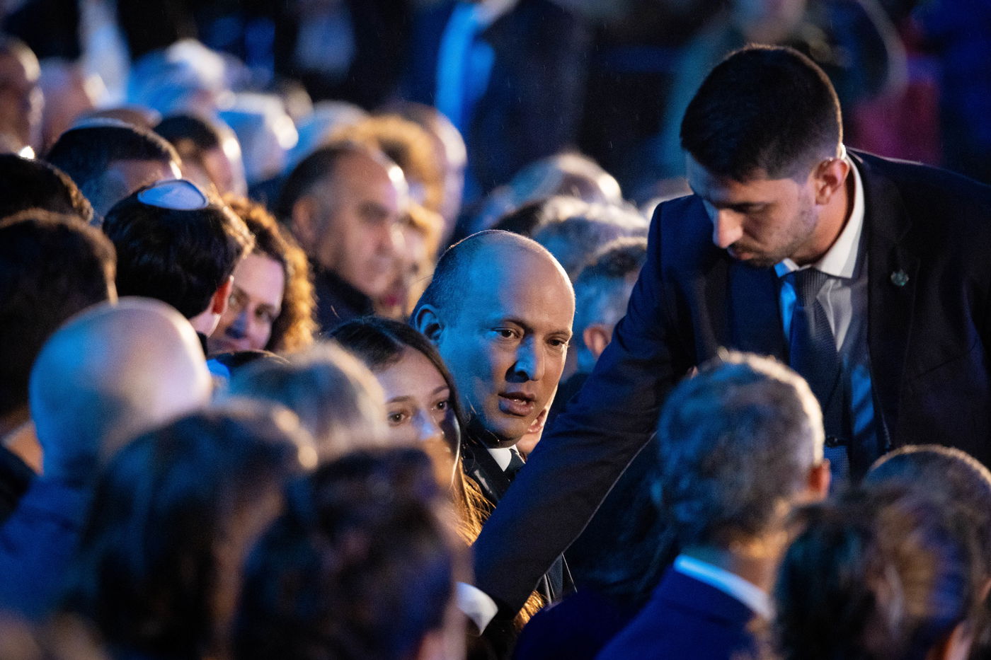 צפו: כשראש הממשלה נשא את בנו על כתפיו