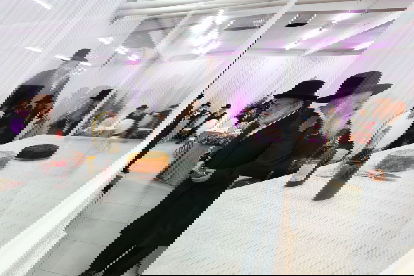 מקבל את ברכת הרבי מגור