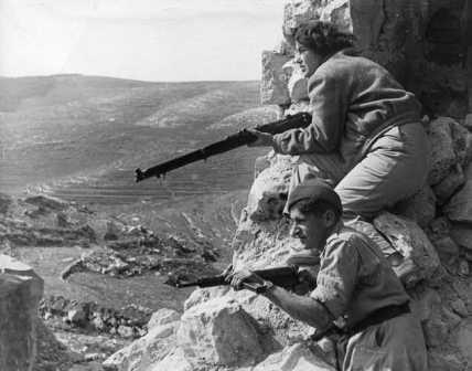 לוחמים יהודים במצודת הקסטל שלמרגלות ירושלים, 1948