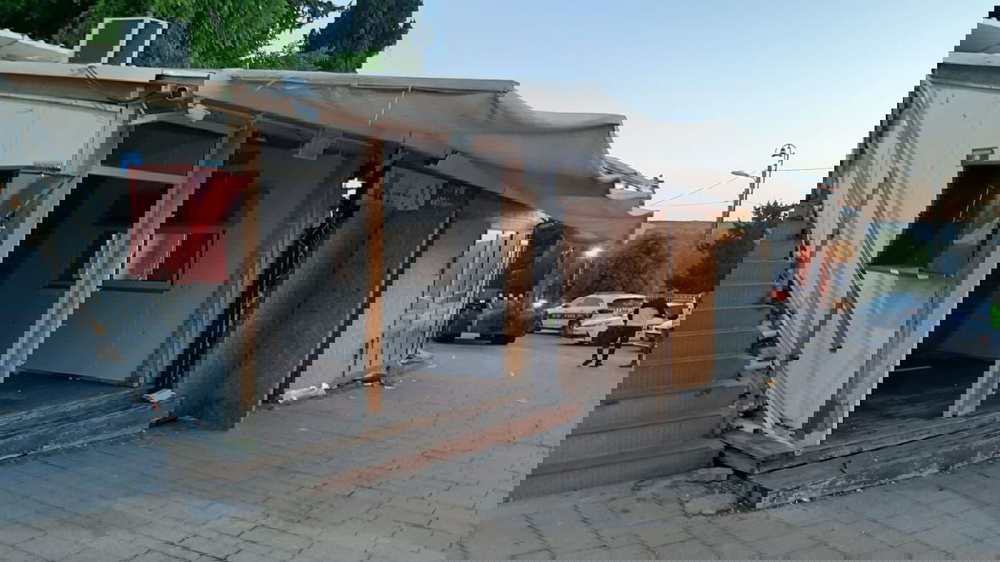 מתחם החנויות הסמוך לציון הרשב"י -  נהרס