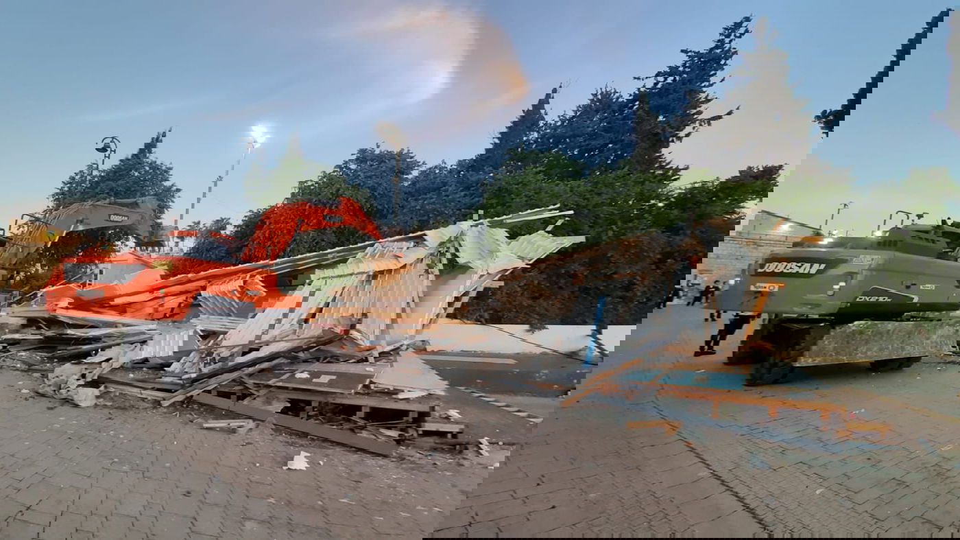 מתחם החנויות הסמוך לציון הרשב"י -  נהרס