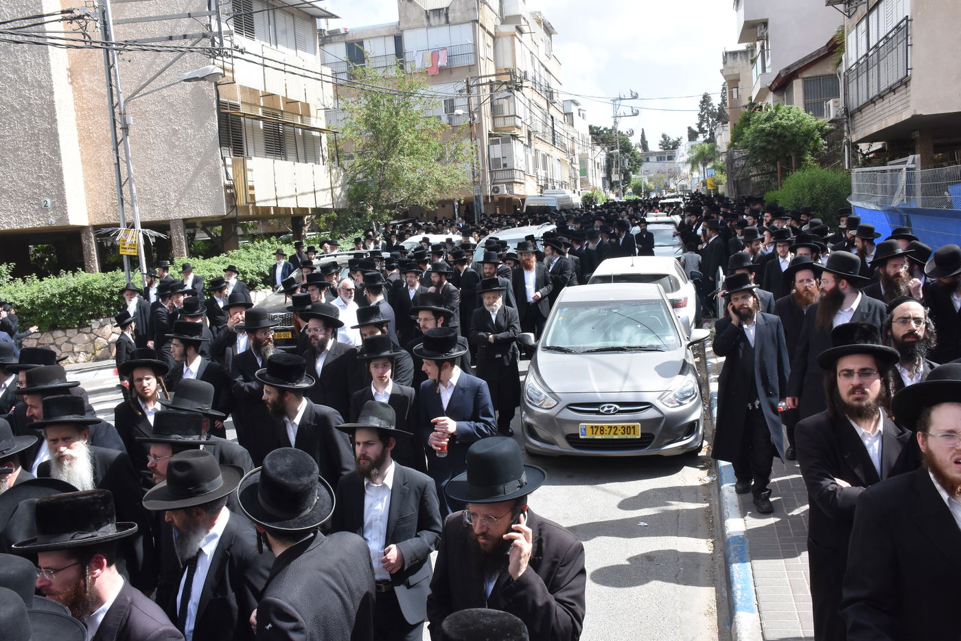 צפו: הלוויית הנגיד ואיש החסד ר' שלום פישר ע"ה