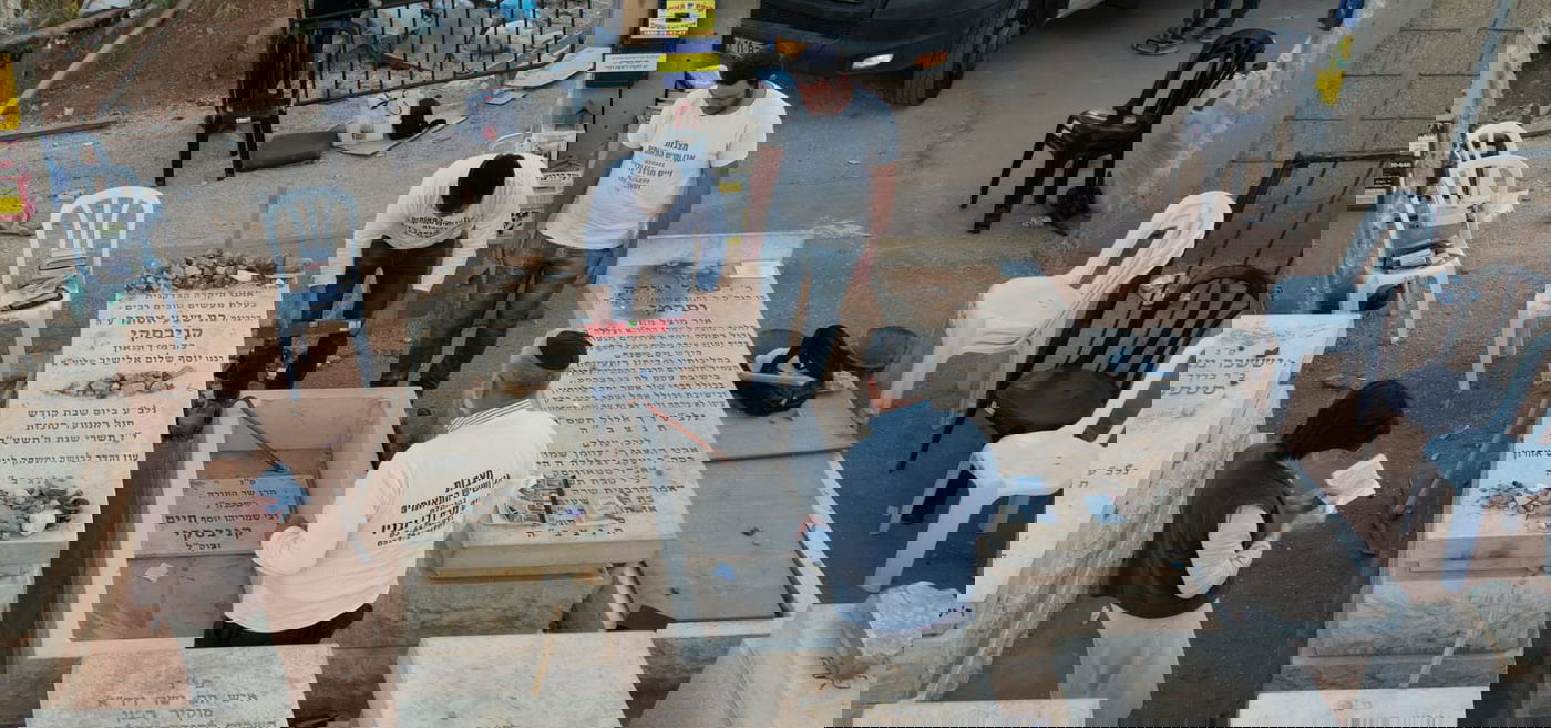 הוקמה המצבה על קברו של מרן רבי חיים קנייבסקי זצ"ל