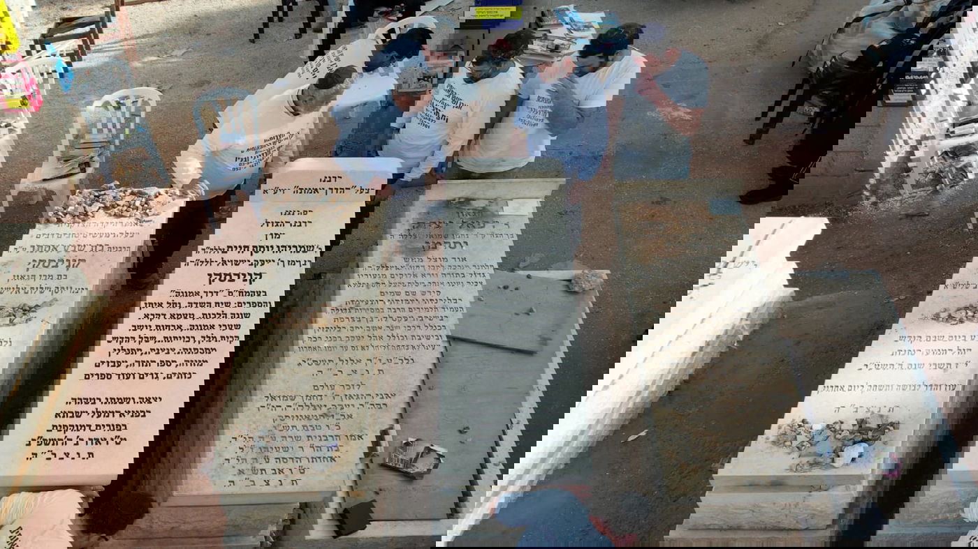 הוקמה המצבה על קברו של מרן רבי חיים קנייבסקי זצ"ל