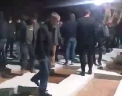 ההלוויה בחדרה, הלילה