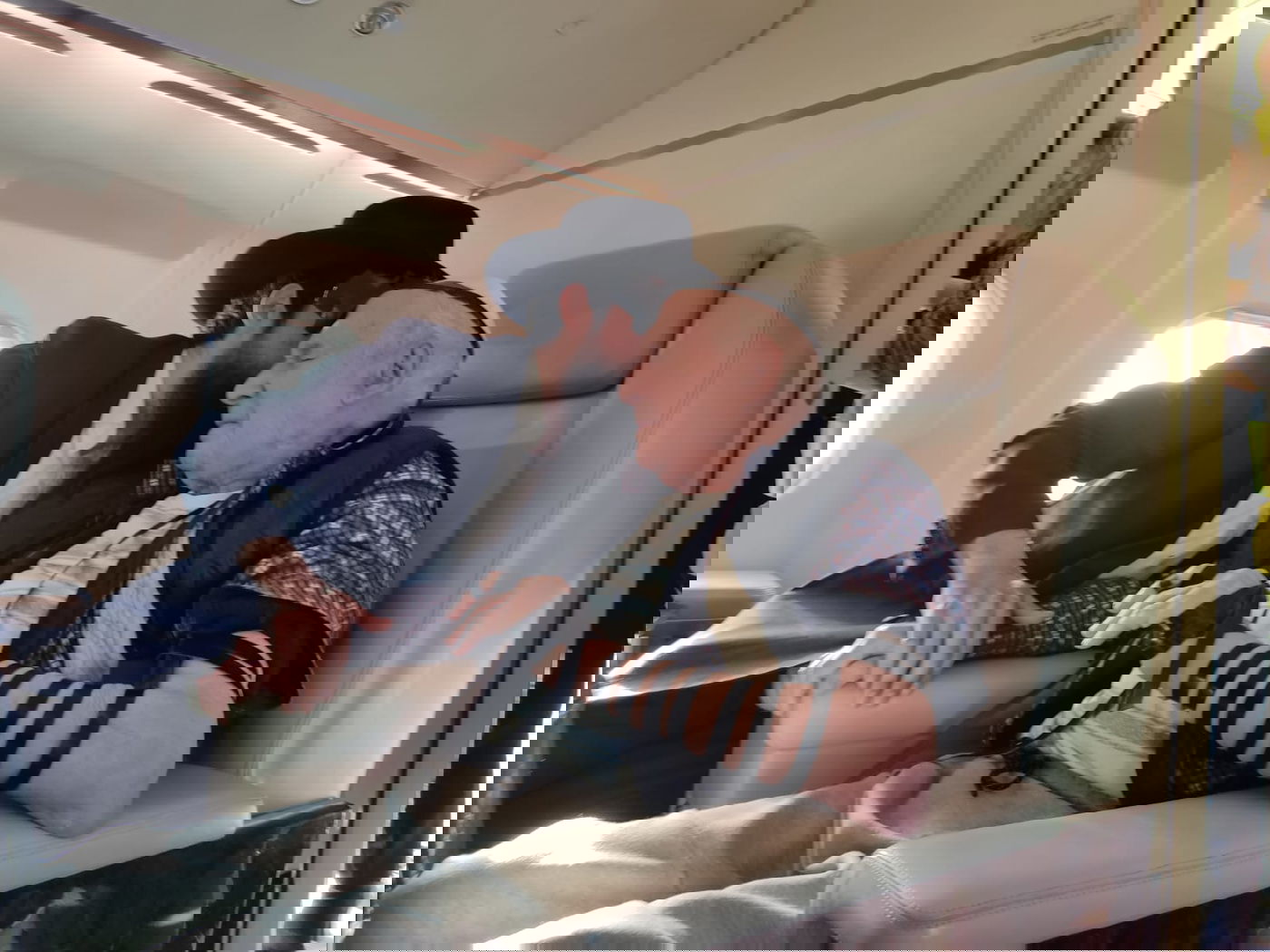 ניצול השואה מניח תפילין