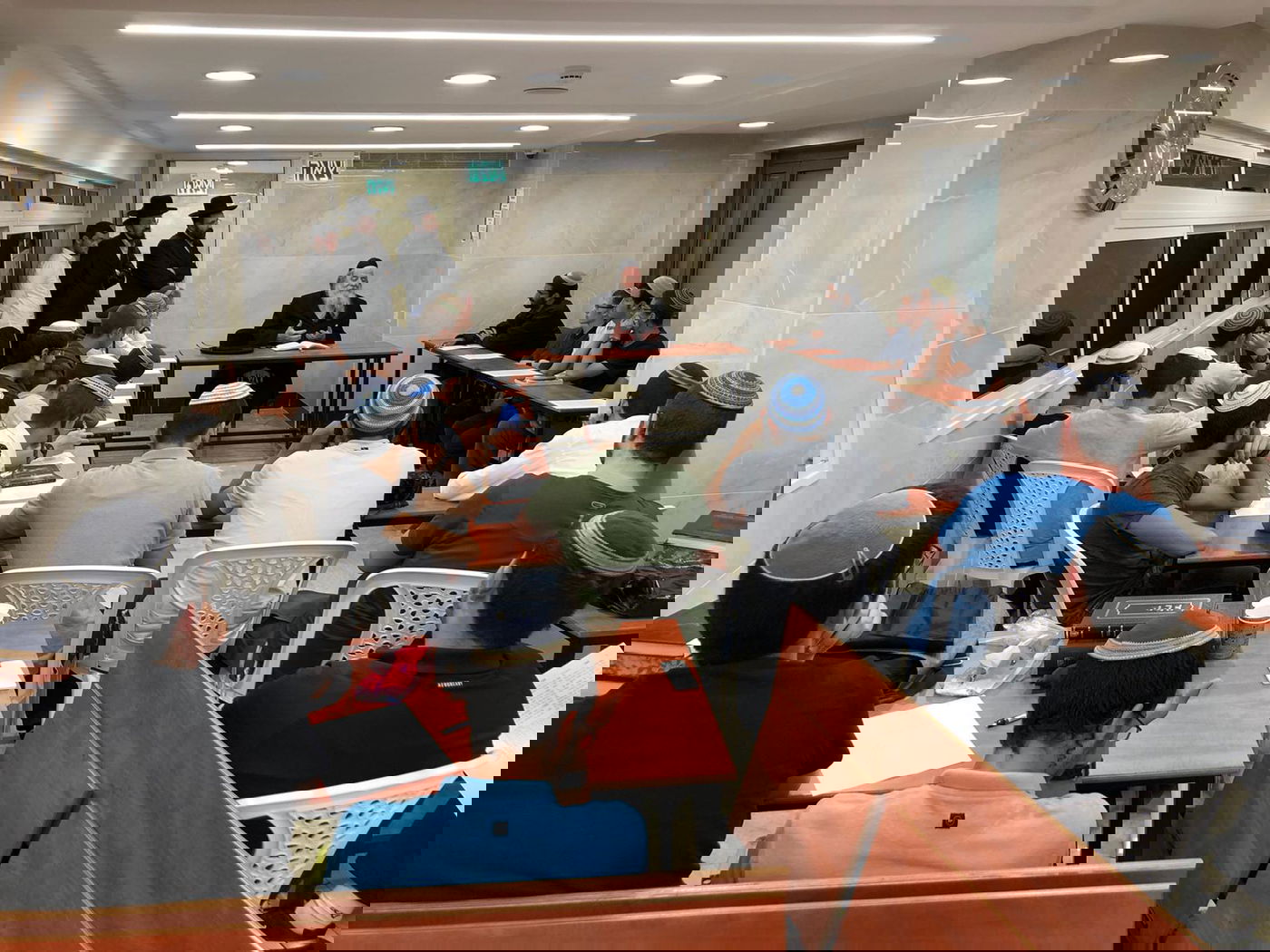 האם מותר מוזיקה ווקאלית? צפו בתשובת הגר"ש אלתר