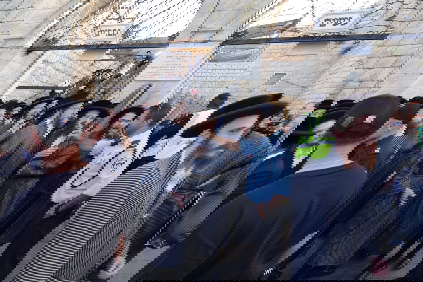 "ניסו להרוס תשתיות": עימותים ועצורים במירון