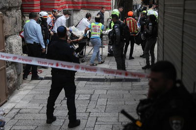 המחבל מפונה לבית החולים