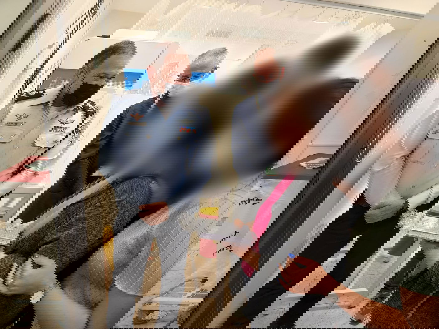 המפכ"ל עם בני המשפחות