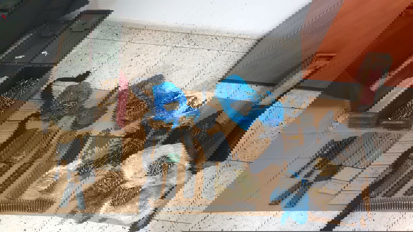 נתפס מצבור גדול של אמצעי לחימה וכדורים