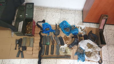 נתפס מצבור גדול של אמצעי לחימה וכדורים