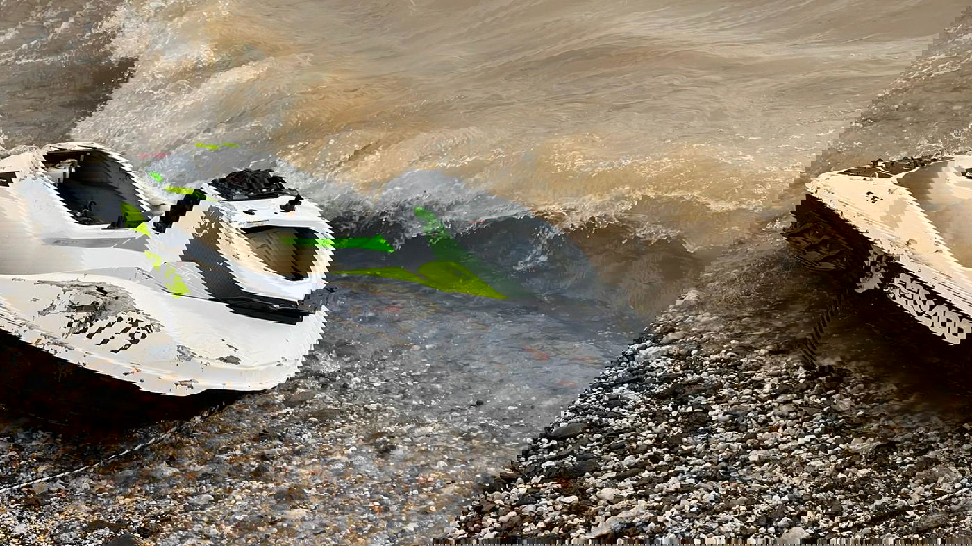 סופה קשה בטבריה: עצים קרסו, החופים נסגרו