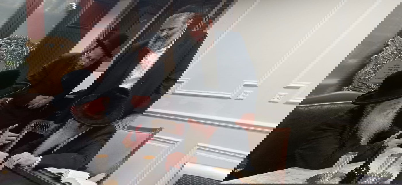 הרבי ממודז'יץ ביקר אצל האדמו"ר רבי רפאל אבוחצירא