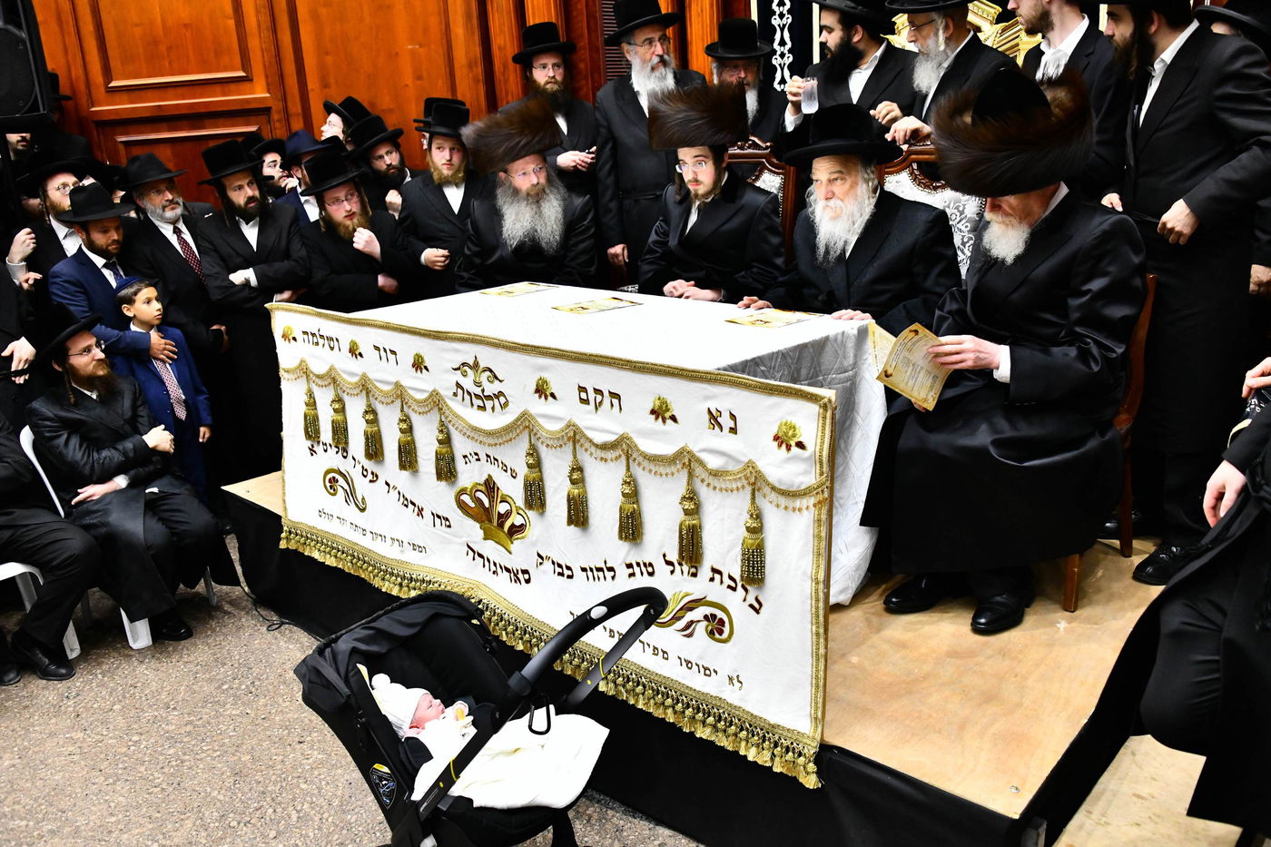 'קרישמע ליינען' וה'וואך נאכט' בסאדיגורה