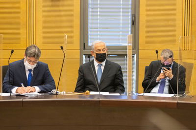 הליכוד: נדון שוב בתמיכה במדים ללימודים