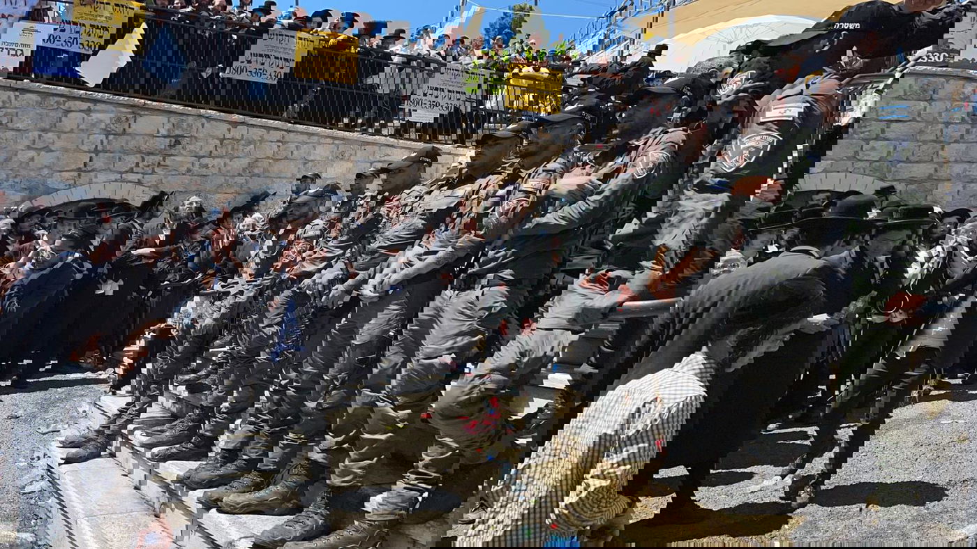 בלי שוטרים: מאות פרצו ונכנס לציון  הרשב"י