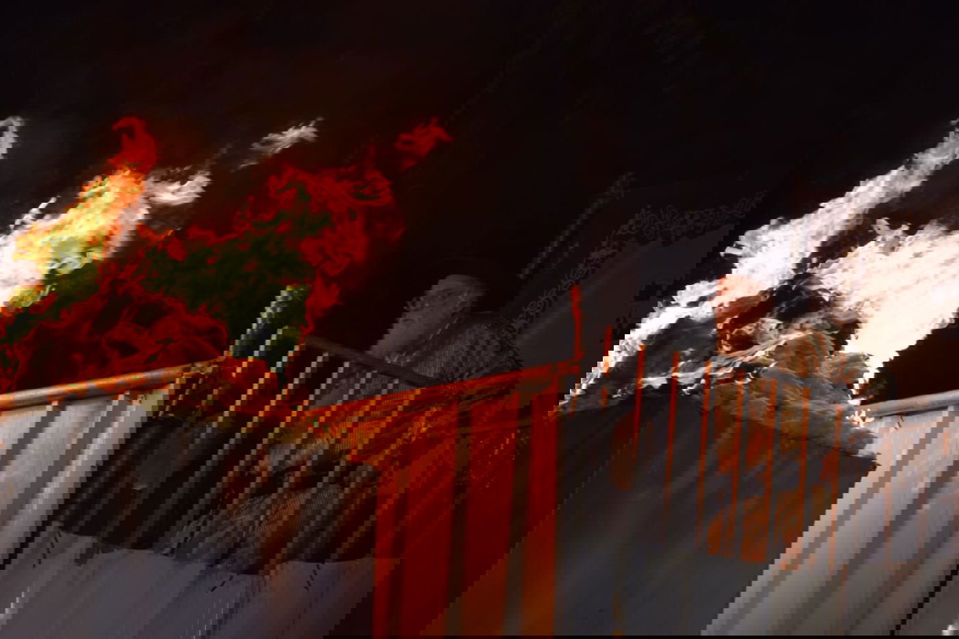 בראשות האדמו"ר: אלפים בהדלקה בתולדות אהרן