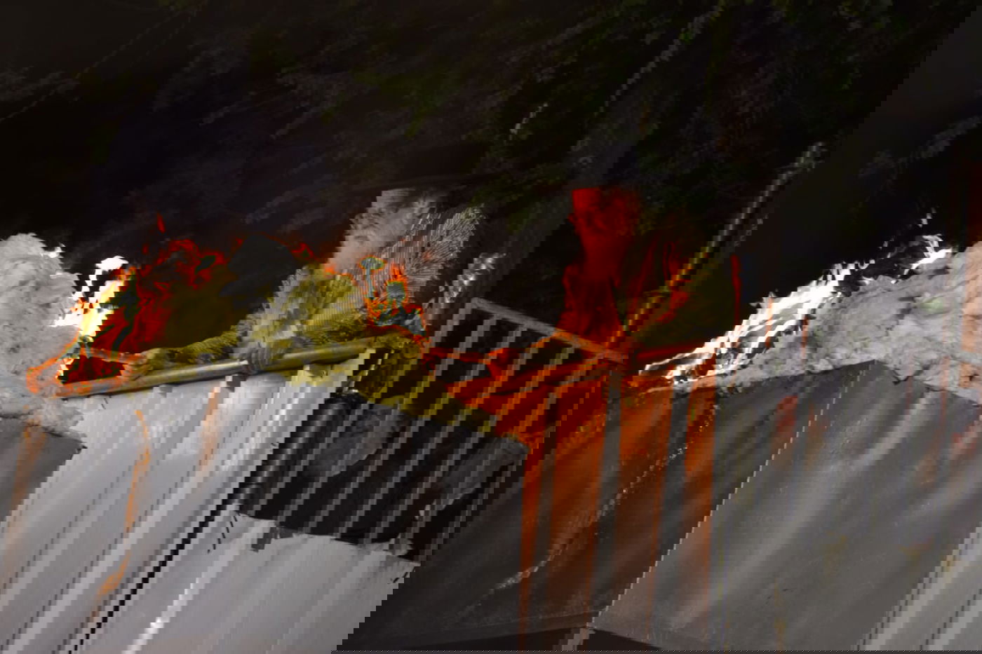 בראשות האדמו"ר: אלפים בהדלקה בתולדות אהרן