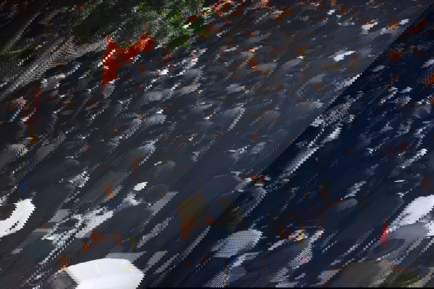 בראשות האדמו"ר: אלפים בהדלקה בתולדות אהרן