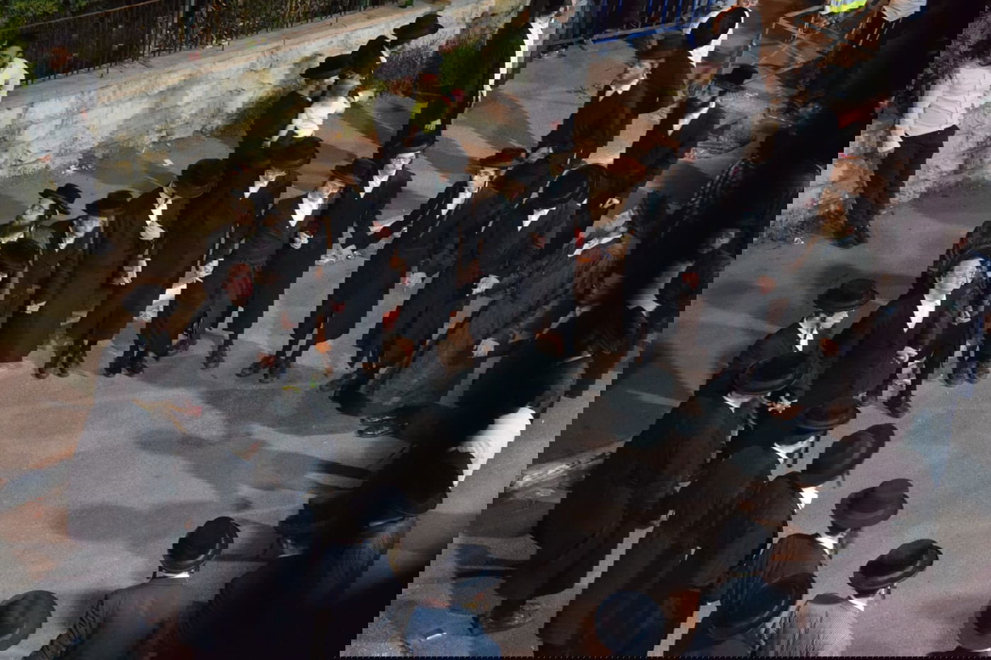 בראשות האדמו"ר: אלפים בהדלקה בתולדות אהרן