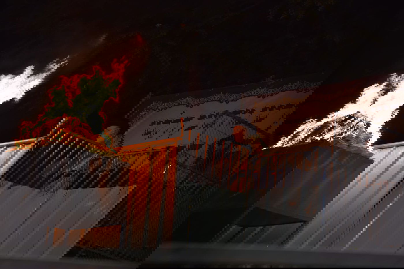 בראשות האדמו"ר: אלפים בהדלקה בתולדות אהרן