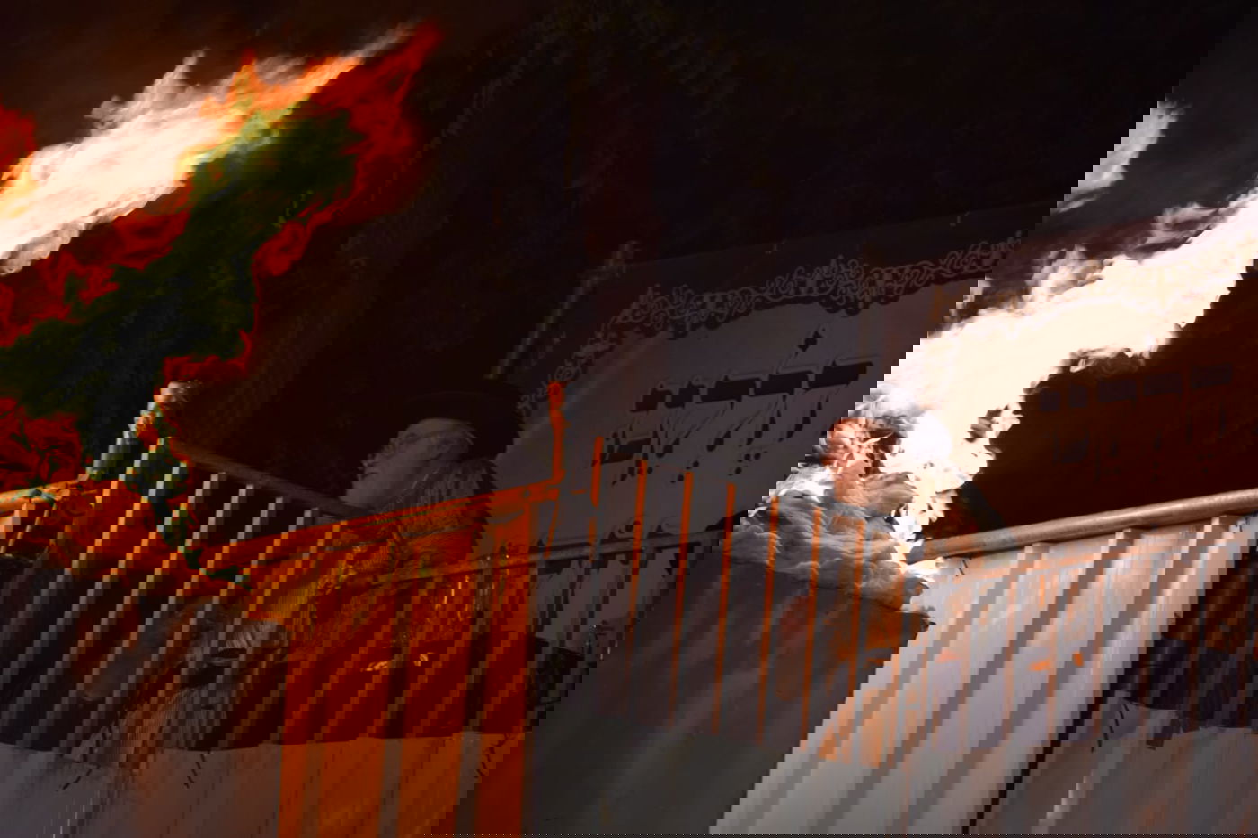 בראשות האדמו"ר: אלפים בהדלקה בתולדות אהרן