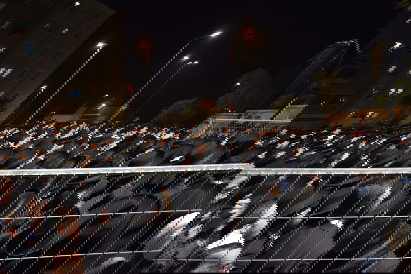 בראשות האדמו"ר: אלפים בהדלקה בתולדות אהרן