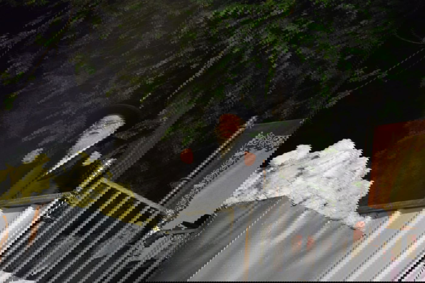 בראשות האדמו"ר: אלפים בהדלקה בתולדות אהרן