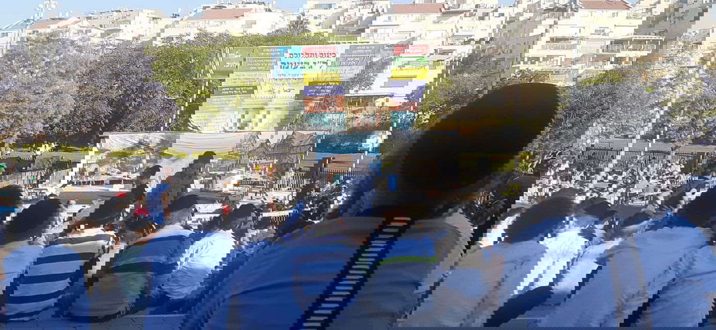 מפגן של יהדות, סמוך למקום הפיגוע