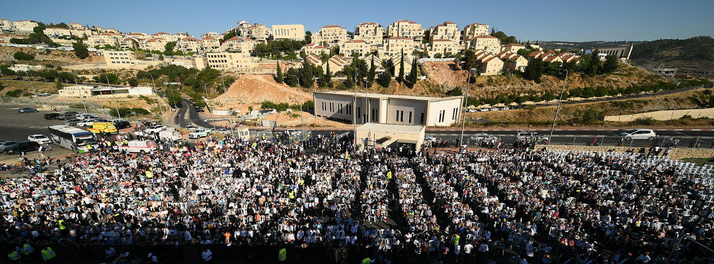 אלפי ילדי אלעד צעדו בתהלוכת ענק סמוך למקום הטבח המחריד