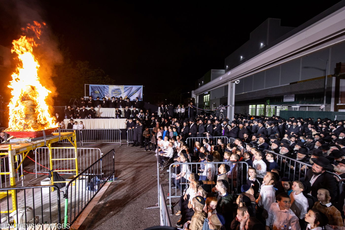בראשות בן הרבי: ל"ג בעומר בקהילת גור בארה"ב